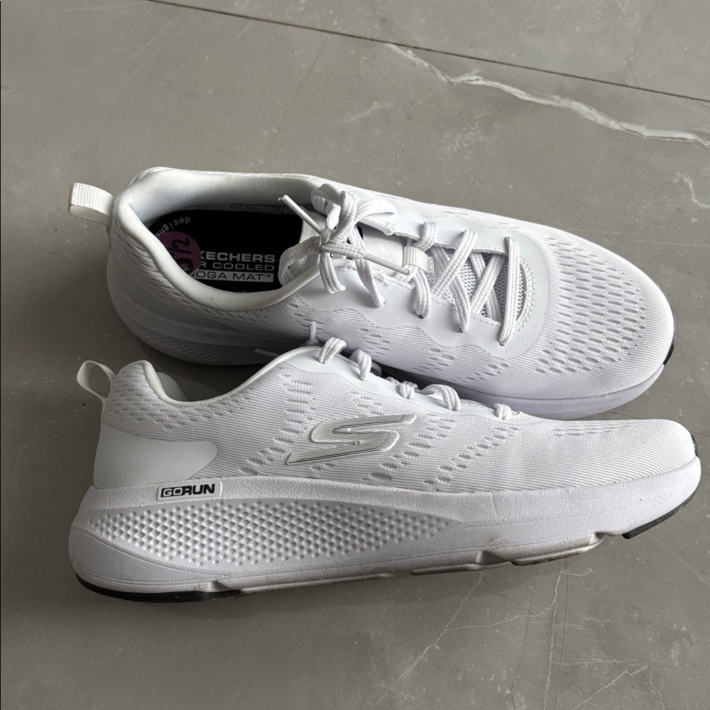 Sketchers Go Run Sneakers